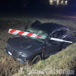 Forza il passaggio a livello tra Airasca e Volvera ma il suo suv viene infilzato dalla sbarra