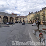 Cumiana: paura in centro, lunotto in frantumi per un sasso lanciato contro un'auto