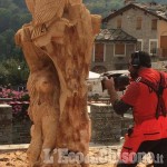 Pragelato: una panca intagliata nel legno in ricordo di Cala e Sherpa