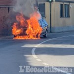 Vinovo: un’auto prende fuoco in via Circonvallazione