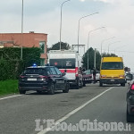 Scontro tra moto e auto in via Val Pellice, ferito motociclista