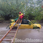 Piscina: bloccato dall'acqua mentre guadava il torrente, salvato dai Vigili del fuoco