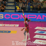 Volley A1 femminile, Wasg4green Pinerolo lotta contro Milano: dopo un primo set concluso 40-38, ospiti vincenti