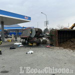 Piossasco: trattore si ribalta nella stazione di servizio, ferito agricoltore