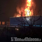 Nella notte rogo distrugge deposito di camion al confine tra Nichelino e Moncalieri