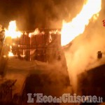 Incendio nella notte a Sauze di Cesana: serie di baite in fiamme a Bessé