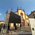 Pinerolo: allestito in piazza del Duomo il maxi schermo per trasmettere le Olimpiadi di Parigi.