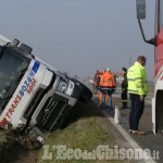 Autoarticolato fuori strada a Crocera di Barge, illeso il conducente del camion