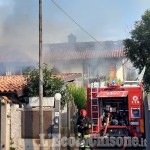 Pinerolo: fiamme nel sottotetto di una casa di via Asiago, Vigili del fuoco in azione