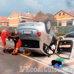 Piossasco: urta un'auto in sosta, poi si ribalta davanti alle scuole di via Volvera