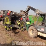 Camion fuori strada tra Barge e Staffarda, si ribalta il rimorchio che trasportava vitelli