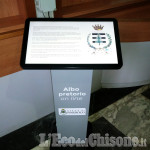 Un nuovo totem multimediale accessibile a ipovedenti e disabili motori all&#039;ingresso del Comune di Pinerolo