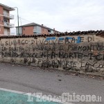 Volvera: scritte offensive rivolte al sindaco Marusich contro il muro del Ponsati