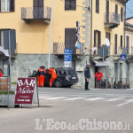 Bagnolo: incidente in centro, una persona incastrata in auto